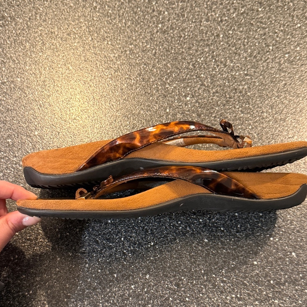 Vionic Women’s Brown Suede Footbed Tortoise-Print Bow Sandals - size 7 - Picture 5 of 6